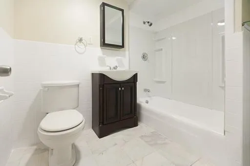 3 bed, 1 bath apartment for rent at 28 Monmouth St Unit 2, Eagle Hill — photo 5 of 12