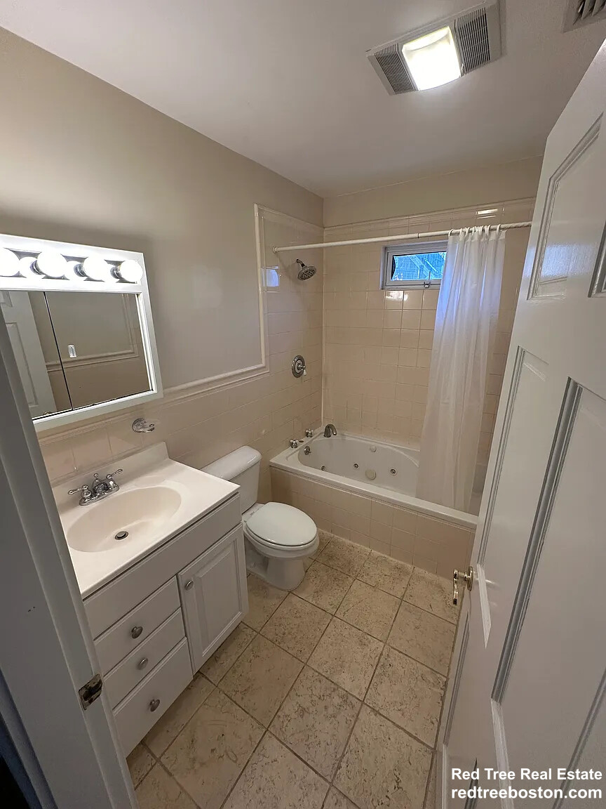 6 bed, 3 bath apartment for rent at 28 Montfern Ave, Brighton — photo 8 of 9