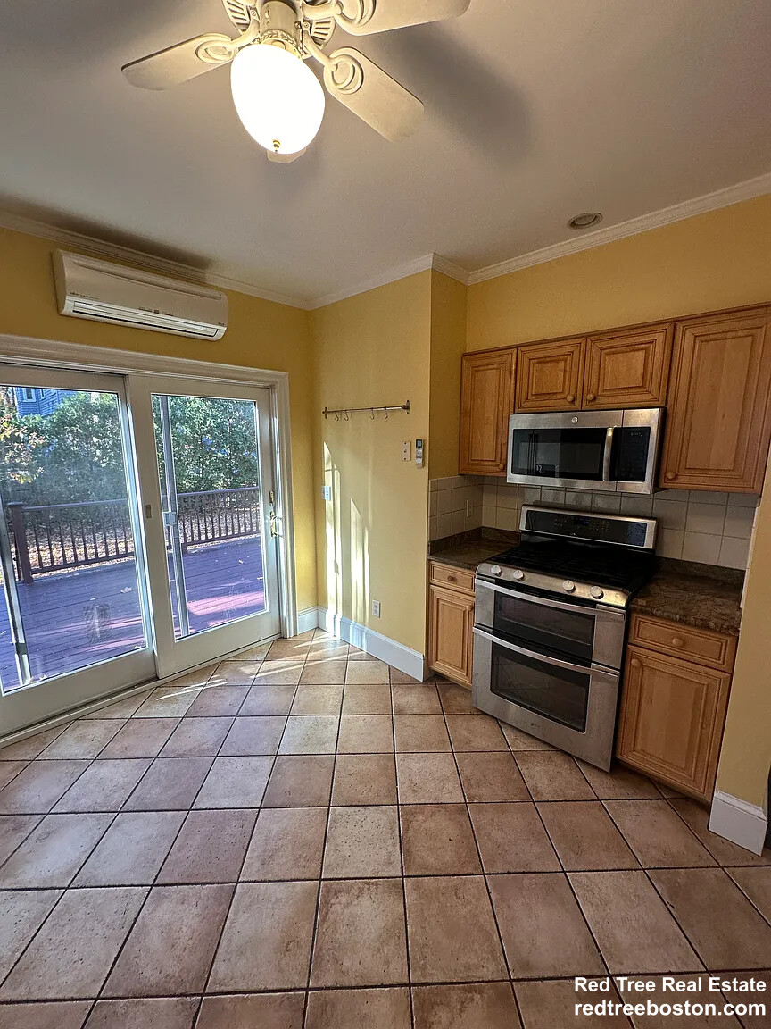 6 bed, 3 bath apartment for rent at 28 Montfern Ave, Brighton — photo 2 of 9
