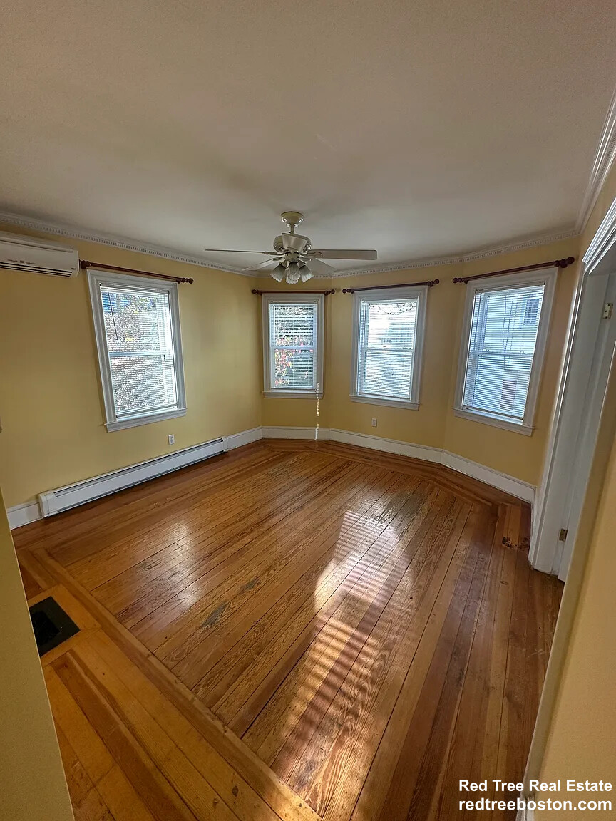 6 bed, 3 bath apartment for rent at 28 Montfern Ave, Brighton — photo 3 of 9