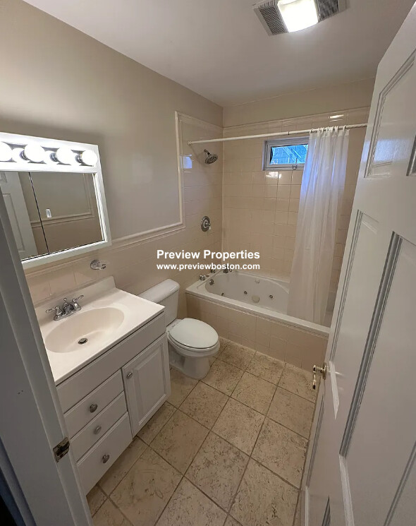6 bed, 3 bath apartment for rent at 28 Montfern Ave Unit P, Oak Square — photo 20 of 26