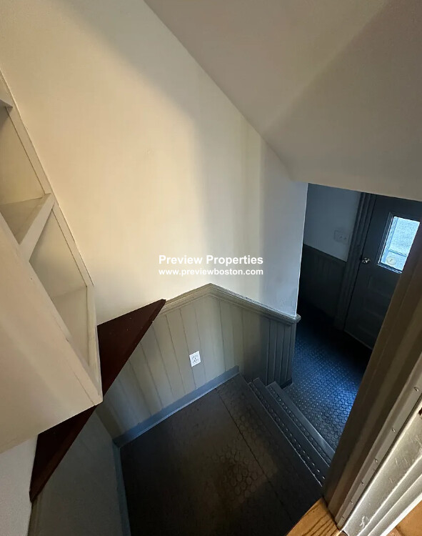 6 bed, 3 bath apartment for rent at 28 Montfern Ave Unit P, Oak Square — photo 7 of 26