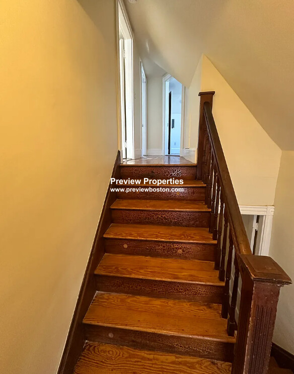 6 bed, 3 bath apartment for rent at 28 Montfern Ave Unit P, Oak Square — photo 22 of 26