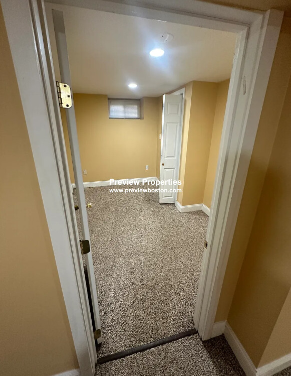 6 bed, 3 bath apartment for rent at 28 Montfern Ave Unit P, Oak Square — photo 12 of 26