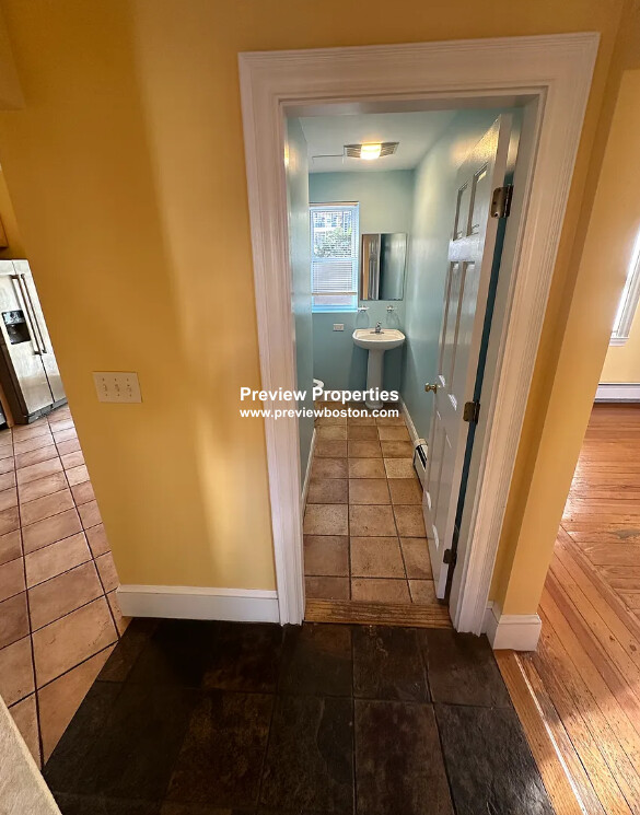 6 bed, 3 bath apartment for rent at 28 Montfern Ave Unit P, Oak Square — photo 2 of 26