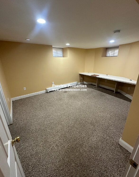 6 bed, 3 bath apartment for rent at 28 Montfern Ave Unit P, Oak Square — photo 11 of 26