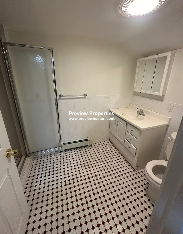 6 bed, 3 bath apartment for rent at 28 Montfern Ave Unit P, Oak Square — photo 13 of 26
