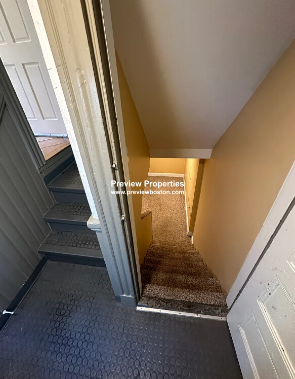 6 bed, 3 bath apartment for rent at 28 Montfern Ave Unit P, Oak Square — photo 8 of 26