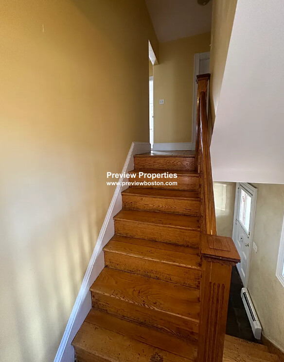 6 bed, 3 bath apartment for rent at 28 Montfern Ave Unit P, Oak Square — photo 15 of 26