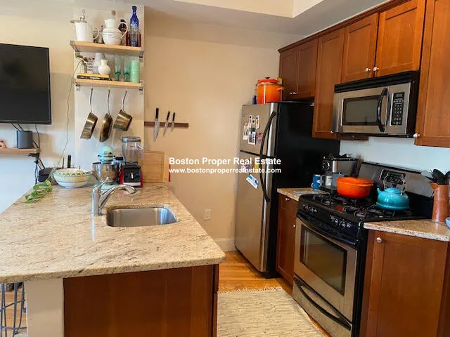 2 bed, 1 bath apartment for rent at 28 Montgomery St Unit 4, South End