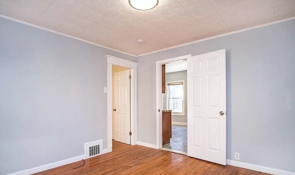 3 bed, 2 bath apartment for rent at 28 Moreland St Unit 1, Winter Hill — photo 5 of 10