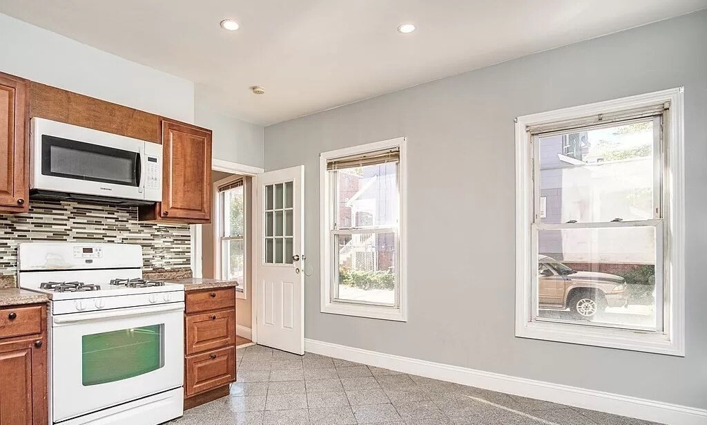 3 bed, 2 bath apartment for rent at 28 Moreland St Unit 1, Winter Hill — photo 2 of 10