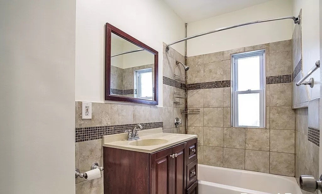 3 bed, 2 bath apartment for rent at 28 Moreland St Unit 1, Winter Hill — photo 9 of 10