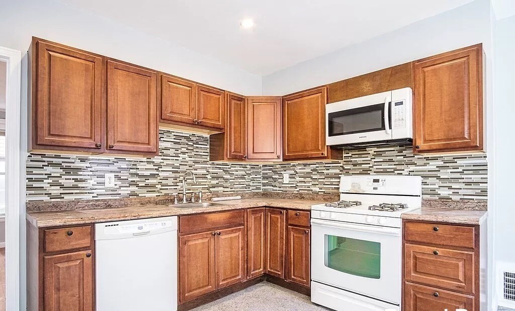 3 bed, 2 bath apartment for rent at 28 Moreland St Unit 1, Winter Hill