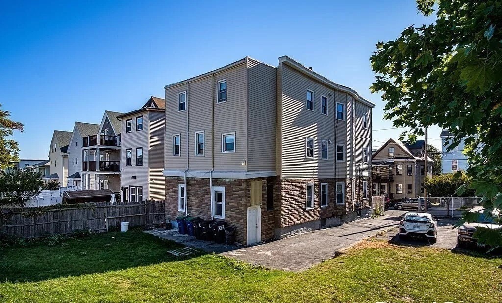 3 bed, 2 bath apartment for rent at 28 Moreland St Unit 1, Winter Hill — photo 3 of 10