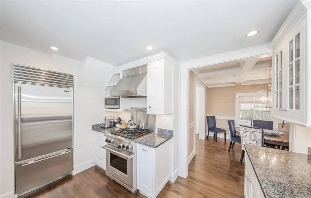 4 bed, 3 bath apartment for rent at 28 Morey Ln, Nantucket — photo 5 of 41