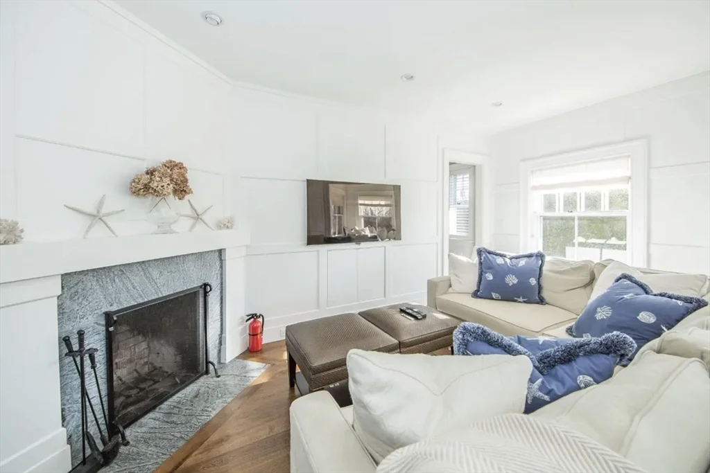 4 bed, 3 bath apartment for rent at 28 Morey Ln, Nantucket — photo 3 of 41