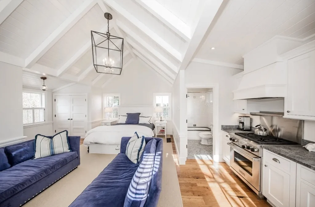 4 bed, 3 bath apartment for rent at 28 Morey Ln, Nantucket — photo 20 of 41