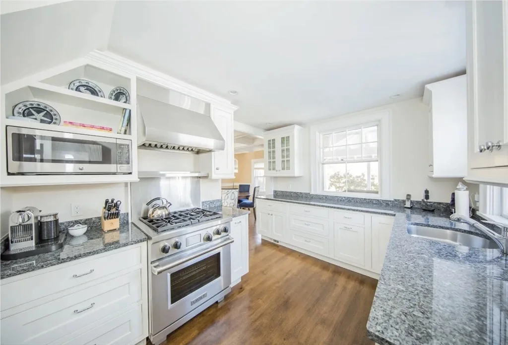 4 bed, 3 bath apartment for rent at 28 Morey Ln, Nantucket — photo 6 of 41