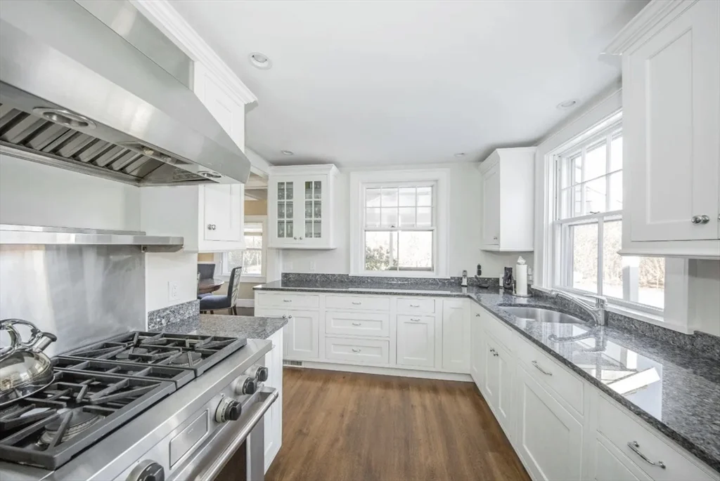 4 bed, 3 bath apartment for rent at 28 Morey Ln, Nantucket — photo 4 of 41