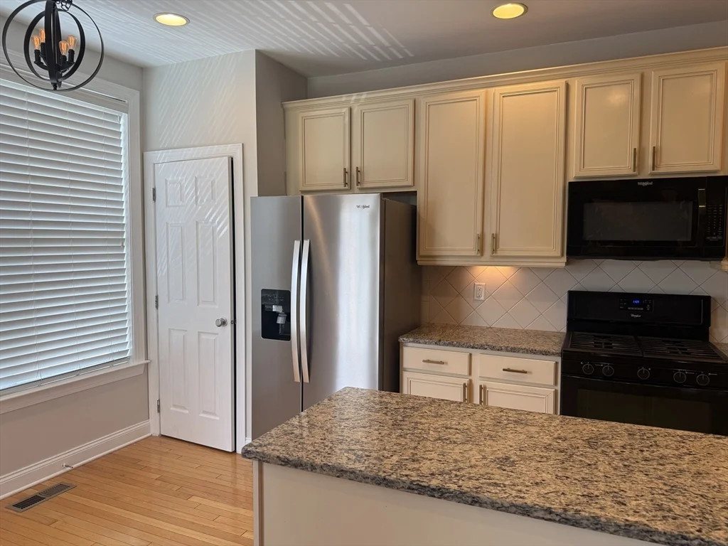 3 bed, 2 bath apartment for rent at 28 Moses Wheelock Ln Unit 28, Westborough — photo 8 of 42