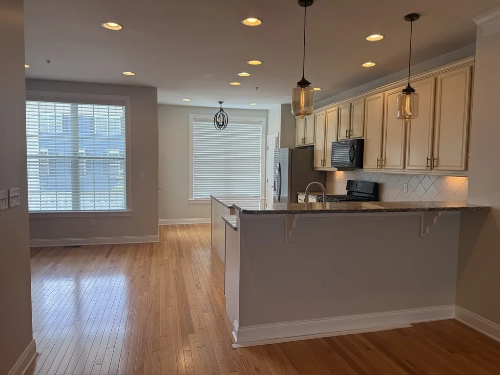 3 bed, 2 bath apartment for rent at 28 Moses Wheelock Ln Unit 28, Westborough — photo 9 of 42
