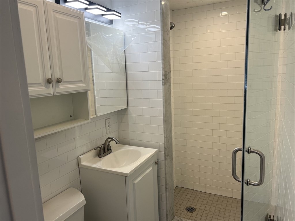 1 bed, 1 bath apartment for rent at 28 Neptune Ave Unit 1R, Winthrop — photo 5 of 10