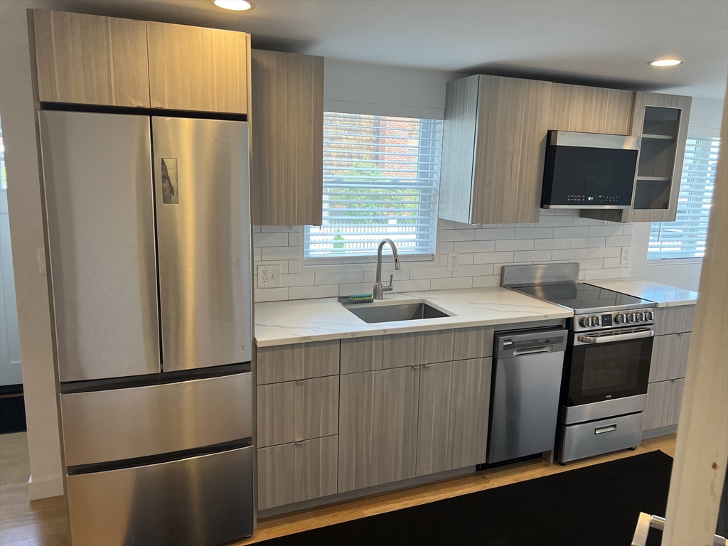 1 bed, 1 bath apartment for rent at 28 Neptune Ave Unit 1R, Winthrop — photo 4 of 10