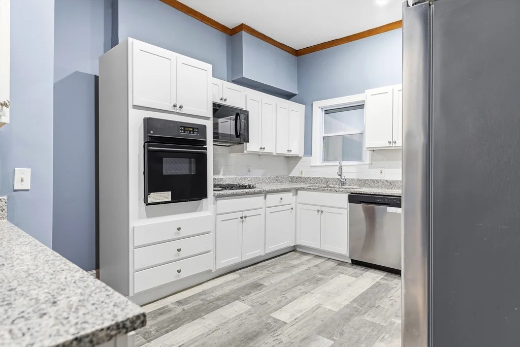 3 bed, 1 bath apartment for rent at 28 Newton St Unit TH, Brighton — photo 5 of 16
