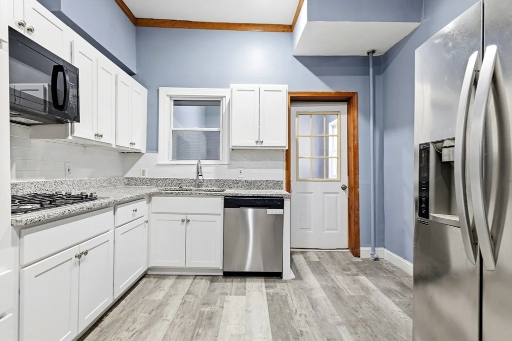3 bed, 1 bath apartment for rent at 28 Newton St Unit TH, Brighton — photo 7 of 16