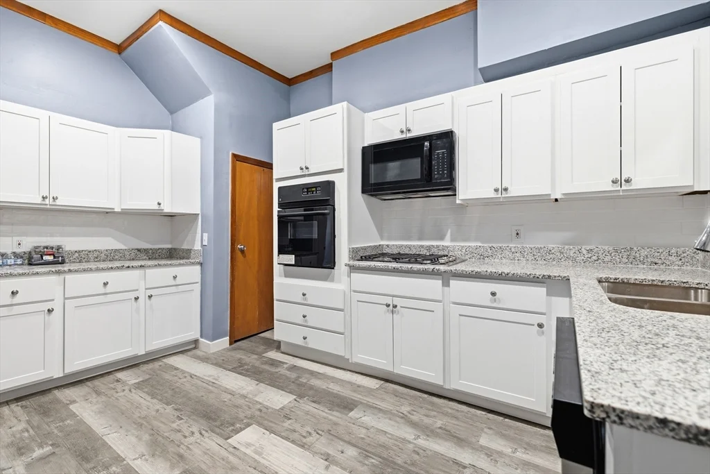 3 bed, 1 bath apartment for rent at 28 Newton St Unit TH, Brighton — photo 6 of 16