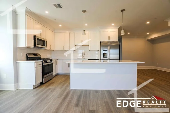 5 bed, 3 bath apartment for rent at 28 North Beacon St Unit 2, Allston — photo 3 of 10