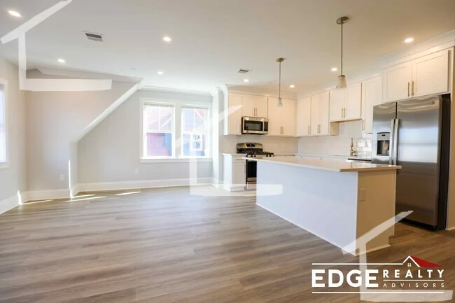 5 bed, 3 bath apartment for rent at 28 North Beacon St Unit 2, Allston — photo 10 of 10