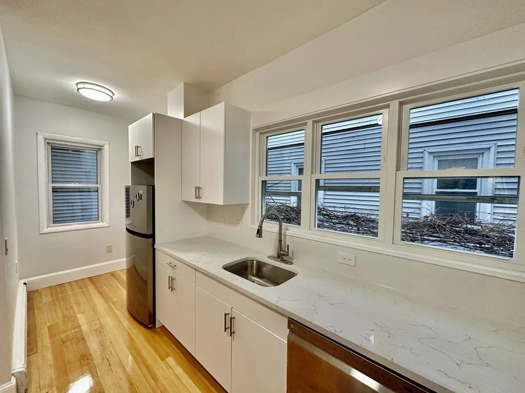 3 bed, 1 bath apartment for rent at 28 Oakland St Unit 1, Inman Square — photo 3 of 10