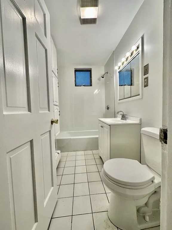 3 bed, 1 bath apartment for rent at 28 Oakland St Unit 1, Inman Square — photo 8 of 10