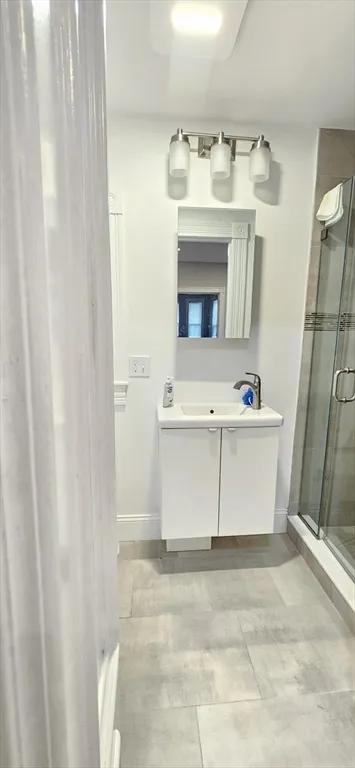 5 bed, 2 bath apartment for rent at 28 Oakley St Unit 28, Dorchester — photo 4 of 17