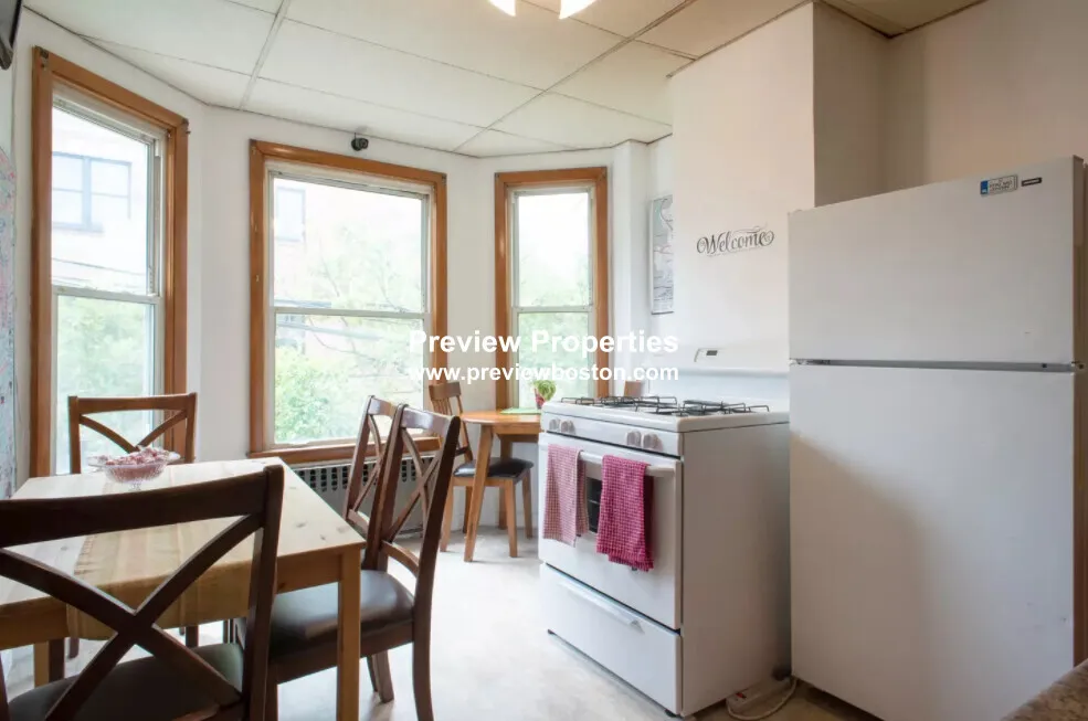 3.5 bed, 1 bath apartment for rent at 28 Orleans St Unit 2, East Boston — photo 1 of 13