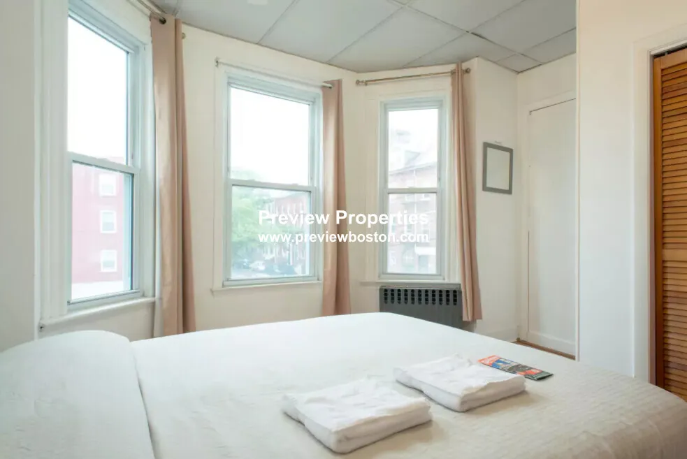 3.5 bed, 1 bath apartment for rent at 28 Orleans St Unit 2, East Boston — photo 11 of 13