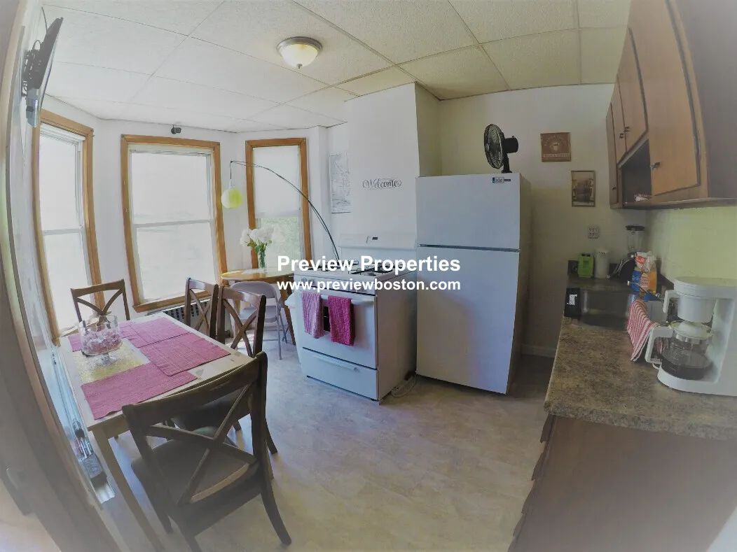 3.5 bed, 1 bath apartment for rent at 28 Orleans St Unit 2, East Boston — photo 7 of 13