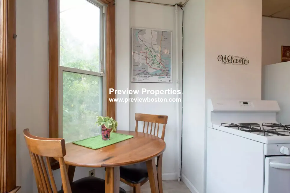 3.5 bed, 1 bath apartment for rent at 28 Orleans St Unit 2, East Boston — photo 6 of 13