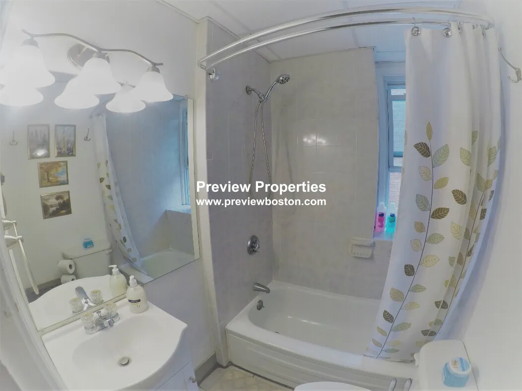 3.5 bed, 1 bath apartment for rent at 28 Orleans St Unit 2, East Boston — photo 4 of 13