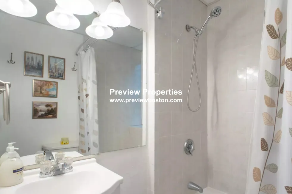 3.5 bed, 1 bath apartment for rent at 28 Orleans St Unit 2, East Boston — photo 5 of 13