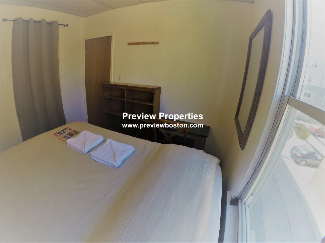 3.5 bed, 1 bath apartment for rent at 28 Orleans St Unit 2, East Boston — photo 2 of 13