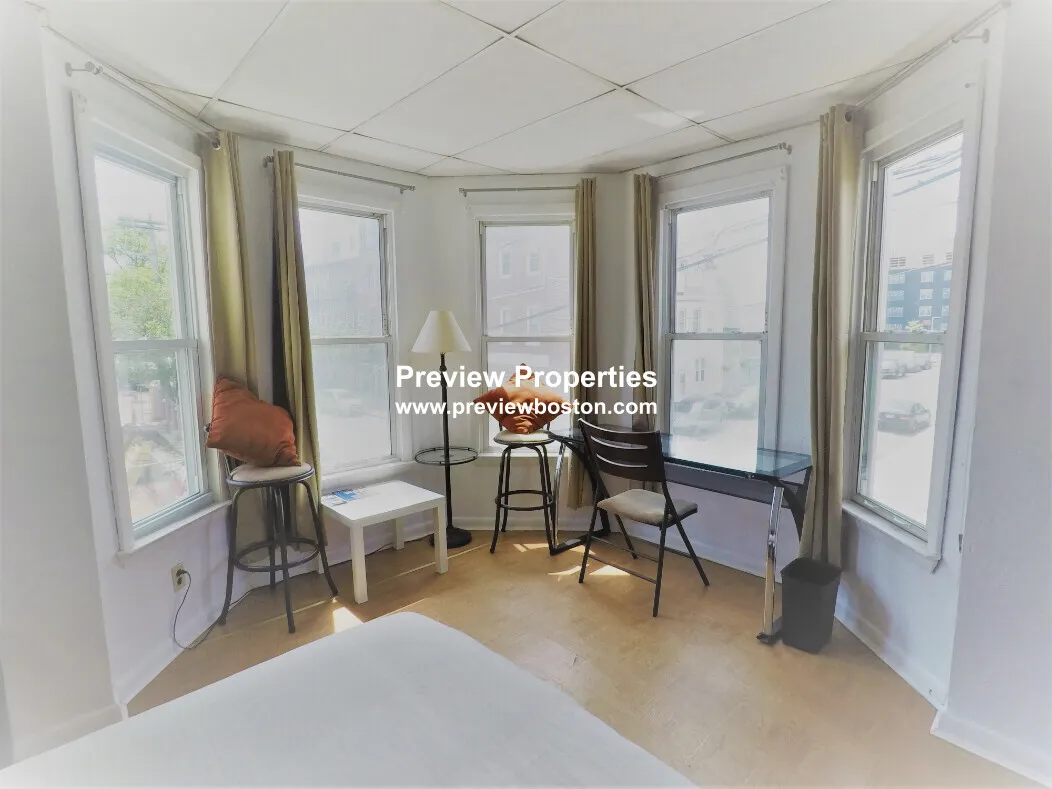 3.5 bed, 1 bath apartment for rent at 28 Orleans St Unit 2, East Boston — photo 9 of 13