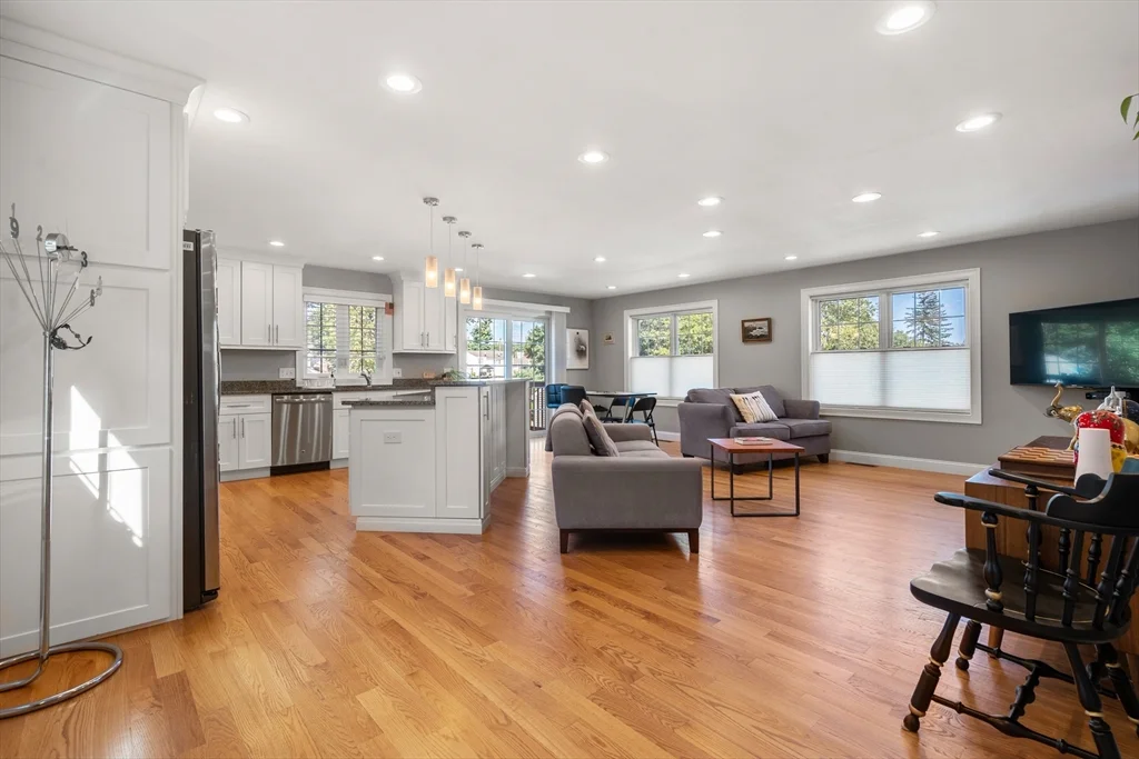 3 bed, 3 bath apartment for rent at 28 Park Ave, Medford — photo 3 of 35