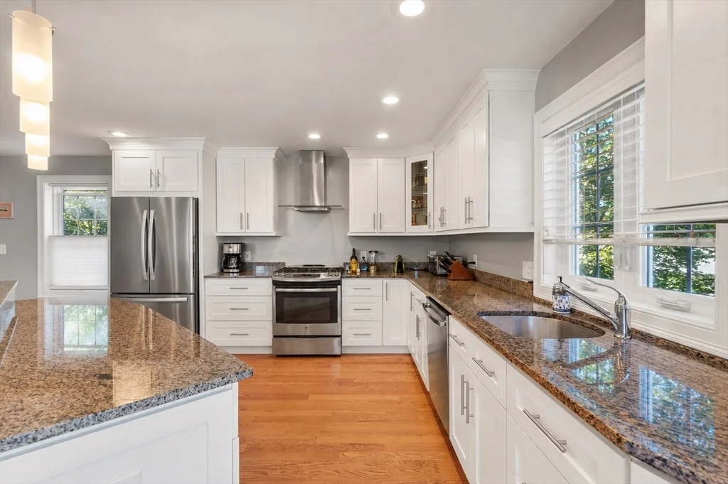 3 bed, 3 bath apartment for rent at 28 Park Ave, Medford — photo 5 of 35