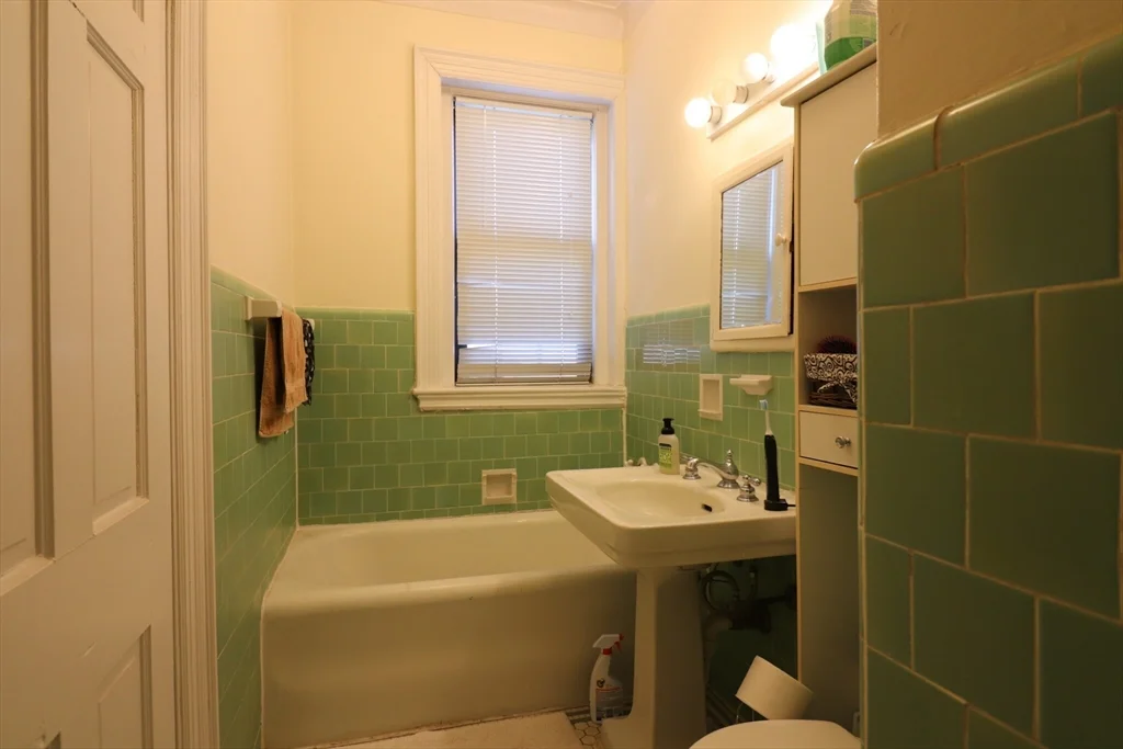 3 bed, 2 bath apartment for rent at 28 Park St Unit 2, Coolidge Corner — photo 8 of 11