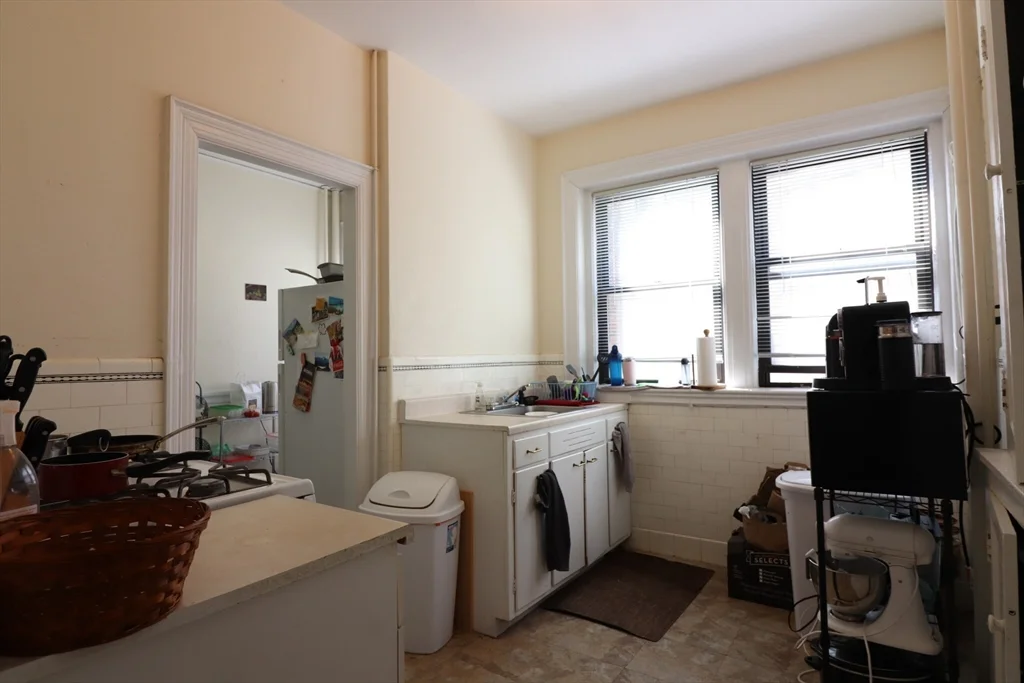 3 bed, 2 bath apartment for rent at 28 Park St Unit 2, Coolidge Corner — photo 10 of 11