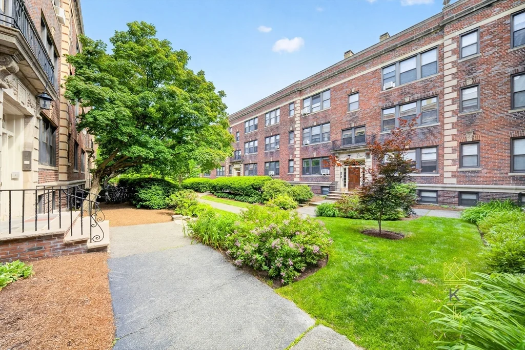 3 bed, 2 bath apartment for rent at 28 Park St Unit 2, Coolidge Corner — photo 11 of 11