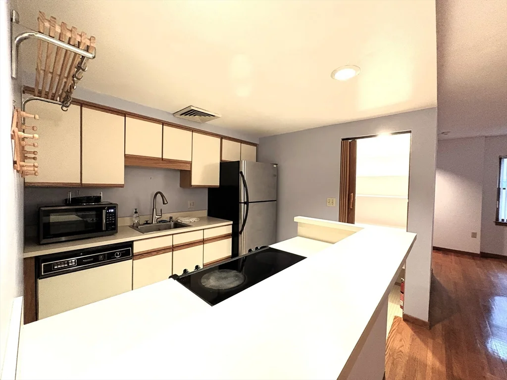 1 bed, 1 bath apartment for rent at 28 Parkman St Unit 2, Coolidge Corner — photo 4 of 11